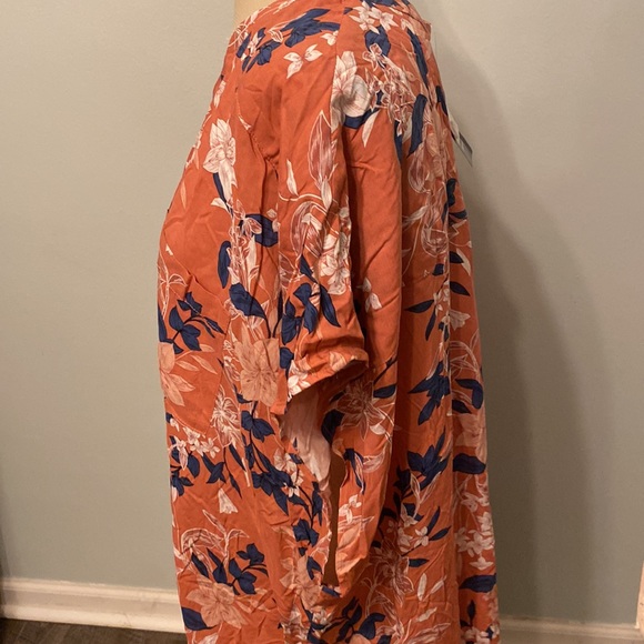 NEW torrid 3X button down floral shirt - Picture 4 of 9